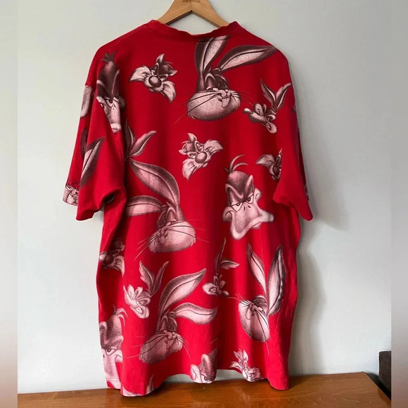 Lot 29 Looney Tunes Bugs Bunny Daffy Duck Wile E. Coyote AOP Red T-Shirt XXL - Picture 2 of 8
